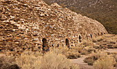 Die Wildrose-Kohleöfen wurden 1877 von einer Bergbaugesellschaft gebaut, um Brennstoff für die nahe gelegenen Blei- und Silberminen zu liefern. Death Valley National Park, Kalifornien
