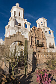 Mission San Xavier del Bac, Tucson Arizona. Erbaut im Barockstil mit maurischer und byzantinischer Architektur