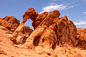 Elephant Rock, ein natürlicher Bogen im erodierten Azteken-Sandstein im Valley of Fire State Park in Nevada