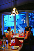 Abendessen im Kakslauttanen Arctic Resort in Saariselka, Finnland