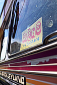Schild am Fenster des Busses nach Weligama, Sri Lanka