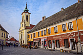 Straßen von Szentendre, einer Stadt am Flussufer im Komitat Pest, Ungarn,