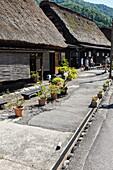 Shirakawa-go, traditionelles Dorf, das einen als gassho-zukuri bekannten Baustil zeigt, Präfektur Gifu, Japan