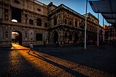 Goldene Stunde am San-Francisco-Platz, Sevilla, Spanien