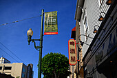 Banner zur Ankündigung der Feierlichkeiten in der Union Street, San Francisco
