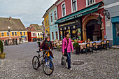 Straßen von Szentendre, einer Stadt am Flussufer im Komitat Pest, Ungarn,