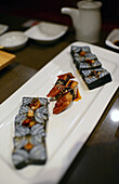 Köstliches Sushi von Chefkoch Norihiko Suzuki im japanischen Restaurant Ebisu, San Francisco
