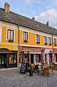 Straßen von Szentendre, einer Stadt am Flussufer im Komitat Pest, Ungarn,