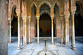 Palast der Löwen (Palacio de los Leones) in der Alhambra, Palast- und Festungskomplex in Granada, Andalusien, Spanien