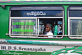 Ältere Frau im Bus, Sri Lanka