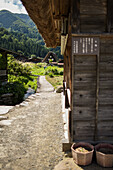 Shirakawa-go, traditionelles Dorf, das einen als gassho-zukuri bekannten Baustil zeigt, Präfektur Gifu, Japan