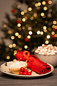 Weihnachtskuchen und heiße Schokolade