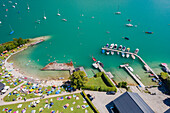 Austria, Sankt Gilgen, Aerial view of beach at Wolfgangsee lake