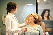 Beautician talking to woman in beauty spa