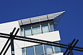 Moderne Architektur mit einzigartiger Dachlinie; Hamburg, Deutschland
