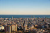 Blick auf die Stadt Barcelona vom Turo De La Rovira; Barcelona, Katalonien, Spanien.