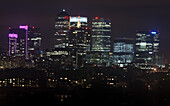 Die Stadt und die Lichter bei Nacht vom Greenwich Park aus; London, England