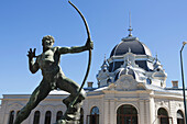 Statue eines Bogenschützen in einem Stadtpark; Budapest, Ungarn