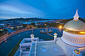 Sultan Omar Ali Saifuddien Moschee; Bandar Seri Begawan, Brunei.