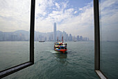 Star Ferry bei der Ankunft am Tsim Sha Tsui Terminal; Hongkong