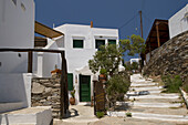 Steintreppe neben einem Gästehaus in Faros an der Südostküste von Sifnos; Faros, Sifnos, Kykladen, Griechische Inseln, Griechenland