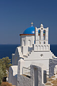 Die blaue Kuppelkirche von Panayia Poulati; Sifnos, Kykladen, Griechische Inseln, Griechenland