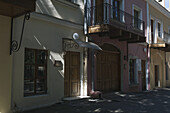 Häuser mit Balkonen im historischen Stadtzentrum; Odessa, Ukraine
