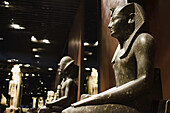 Statuen im Ägyptischen Museum; Turin, Piemont, Italien