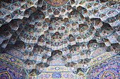 Verzierte Stalaktiten (Muqarnas), Nasir Al-Mulk Moschee; Schiraz, Iran