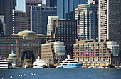 Der Hafen von Boston von der Bucht aus gesehen; Boston, Massachusetts, Vereinigte Staaten von Amerika