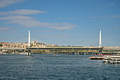 Atatürk-Brücke über den Bosporus in Istanbul; Istanbul, Türkei.