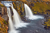 Wasserfall Kirkjufellsfoss, Snaefellsnes; Grundarfjordur, Island.