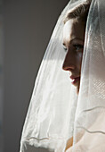 Profil einer schleiertragenden Braut