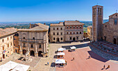 Blick auf die Piazza Grande vom Palazzo Comunale in Montepulciano, Montepulciano, Provinz Siena, Toskana, Italien, Europa