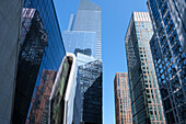 Stadtbild von der High Line, einem 2,33 km langen linearen Park, Grünzug und Schienenweg, der auf einem ehemaligen Gleis der Central Railroad an der Westseite von Manhattan errichtet wurde, New York City, Vereinigte Staaten von Amerika, Nordamerika