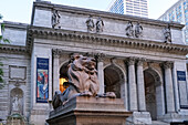 Architektonisches Detail der New York Public Library (NYPL), zweitgrößte Bibliothek der USA und viertgrößte der Welt, New York City, Vereinigte Staaten von Amerika, Nordamerika