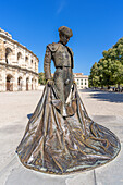 Statue des Stierkämpfers Nimeno, Arena von Nimes, römisches Amphitheater, Nimes, Gard, Okzitanien, Frankreich, Europa