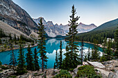 Sonnenaufgang am Lake Moraine, Banff-Nationalpark, UNESCO-Welterbe, Alberta, Rocky Mountains, Kanada, Nordamerika