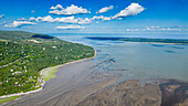 Luftaufnahme des Gouffre-Flusses im Sankt-Lorenz-Strom, Québec, Kanada, Nordamerika