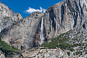 Yosemite Falls, höchster Wasserfall, Yosemite-Nationalpark, UNESCO-Weltnaturerbe, Kalifornien, Vereinigte Staaten von Amerika, Nordamerika