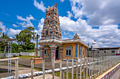 Blick auf den Indischen Tempel an einem sonnigen Tag in der Nähe von Esperance Trebuchet, Mauritius, Indischer Ozean, Afrika