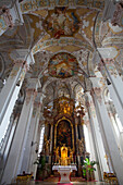 Innenraum, tonnengewölbtes Kirchenschiff, Heilig-Geist-Kirche, ursprünglich gegründet im 14. Jahrhundert, Altstadt, München, Bayern, Deutschland, Europa