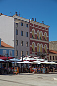 Restaurant im Freien, Altstadt, Porec, Kroatien, Europa