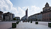 Blick auf die Via Roma, mit dem Torre Littoria im Hintergrund, von der Piazza Castello, einem bedeutenden Platz im historischen Zentrum der Stadt Turin, Piemont, Italien, Europa