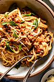 Hausgemachte Spaghetti Bolognese mit Fleisch und Nudeln