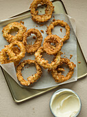 Crispy deep-fried onion rings with dipping sauce