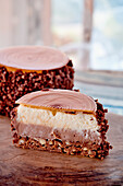 Kleiner Schokoladen-Haselnuss-Kuchen mit Tonka