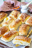 Filled puff pastry pockets