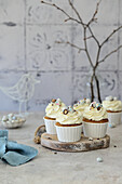 Möhren-Cupcakes mit Frischkäse und Schokoladeneiern