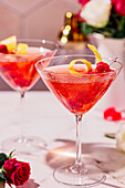 French Kiss Cocktail mit Rotwein und Zitronenzesten